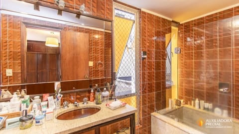 Image 20 - 227492